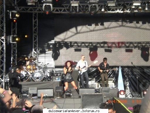 =)  :) poze concerte